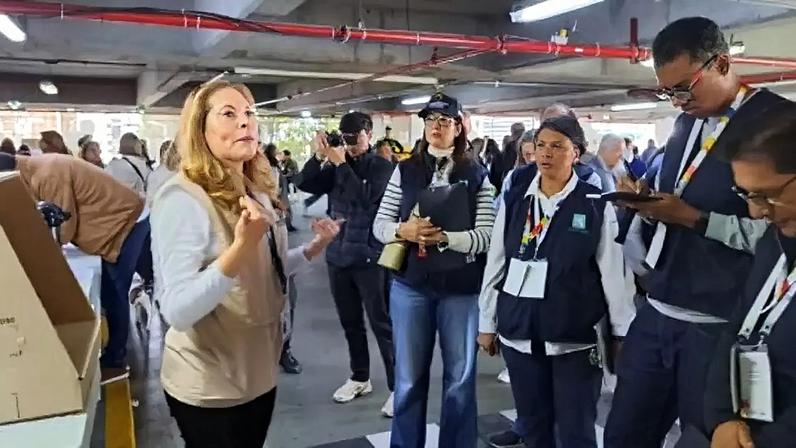 Ministro Nauê Bernardo participa como observador internacional das eleições colombianas (segunda pessoa da direita/esquerda)