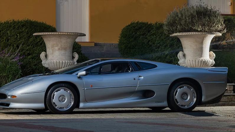 Jaguar XJ 220 Foto: CARDE