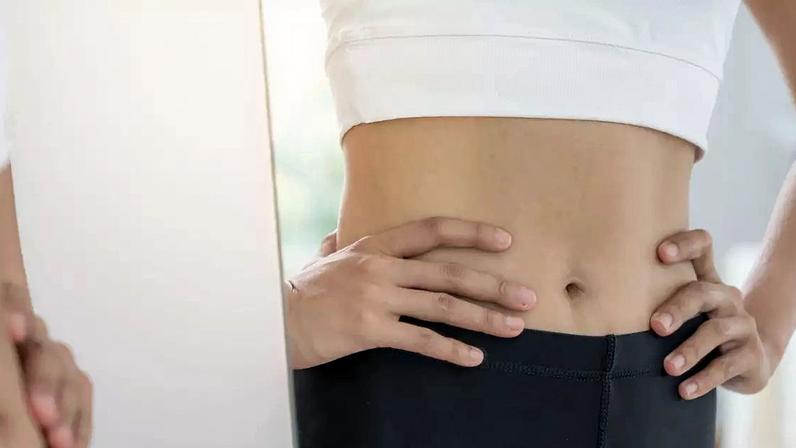 Truque simples após as refeições pode reduzir o inchaço abdominal