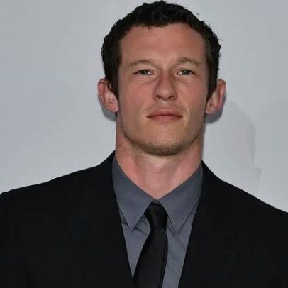 Callum Turner reage a boatos de ser o próximo James Bond