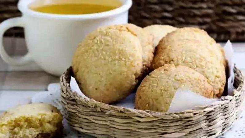 broa de fubá com erva doce.