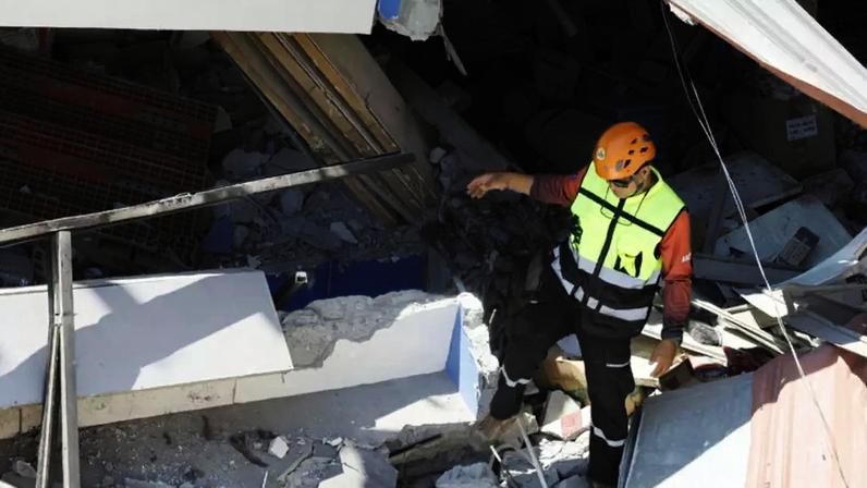 Terremoto de magnitude 7.8 atingiu sul das Filipinas na segunda-feira