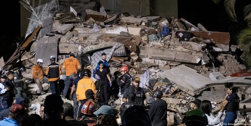 Terremotos quase simultâneos geram cenas de pânico em Caracas e outras partes do país — Foto: Diko Betancourt/Anadolu Agency/IMAGO