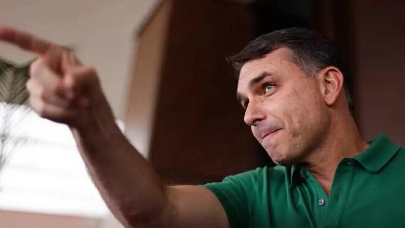 Itamaraty responde a Flávio Bolsonaro