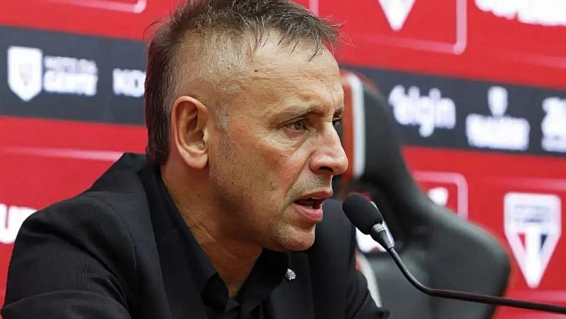 Rafinha ganha espaço no futebol do São Paulo –