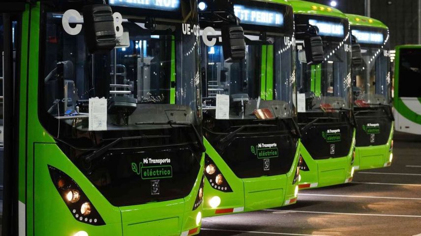 Ônibus elétricos estacionados em São Paulo