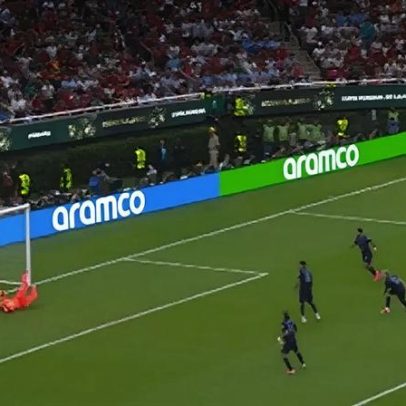 Muslera se desculpa pela falha que levou à eliminação do Uruguai