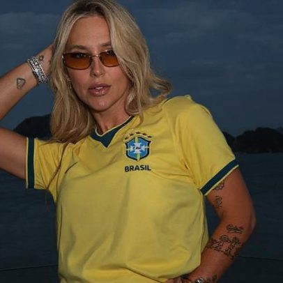 Virgínia desfila cropped com aplicações e wide leg na estreia do Brasil na Copa