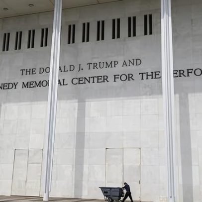 Kennedy Center remove nome de Trump do site após ordem judicial