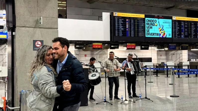 Apresentação de Danttas do Forró, trio de forró raiz