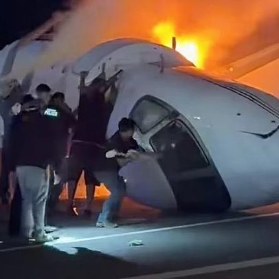 Jatinho particular cai em rodovia do Texas e morre uma pessoa