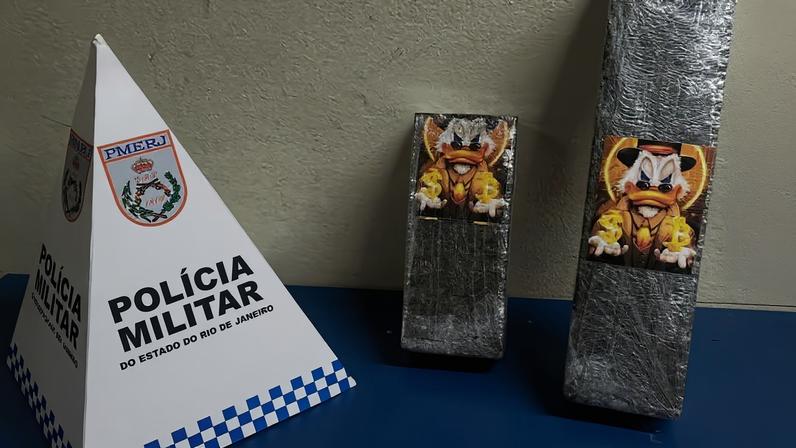 Agentes do 19º BPM apreenderam mais de 1 kg da droga com suspeito em moto
