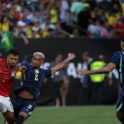 Wesley sofre lesão, chora no banco e pode ser cortado da Copa