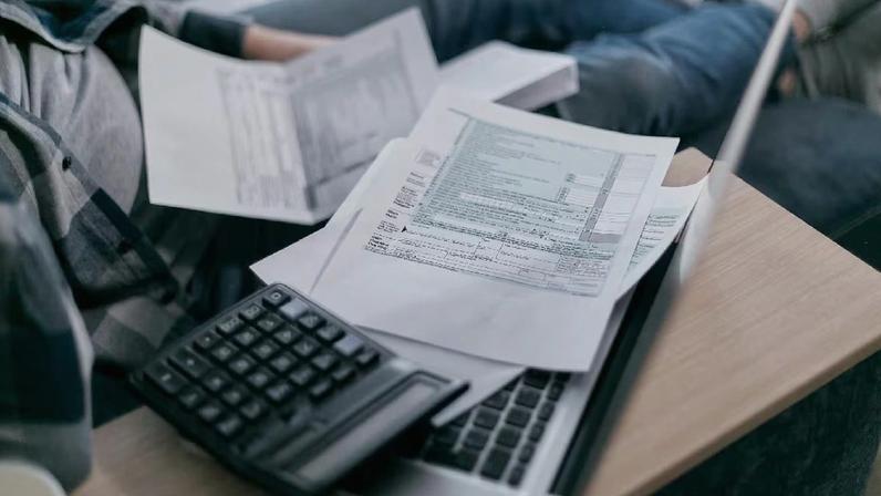 Negociações podem ser realizadas por meio do Portal do Contribuinte ou presencialmente no Centro Administrativo Municipal (Foto: Reprodução)