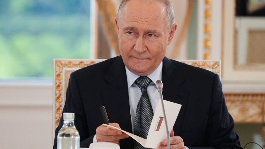 Putin reconheceu que tenta intermediar acordo com os EUA por alívio a bloqueio de envio de petróleo a Cuba