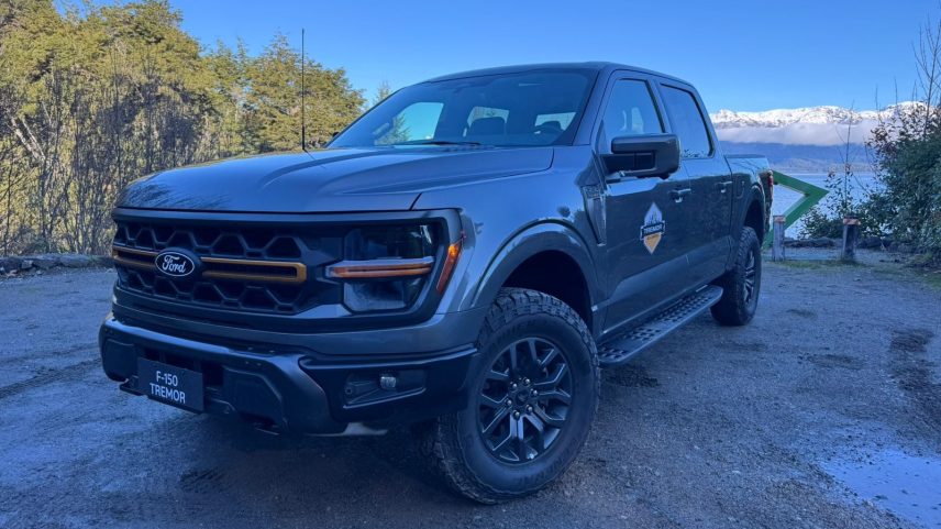 Ford F-150 Tremor estacionada na Argentina