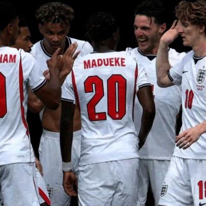 Inglaterra estreia na Copa sob turbulência: roubo, terremoto e corte de jogador
