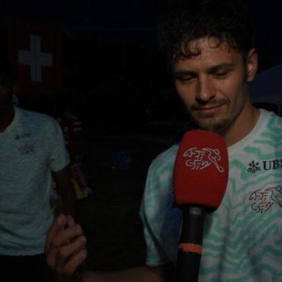 Jogadores discutem quem é o goleiro secreto da Suíça