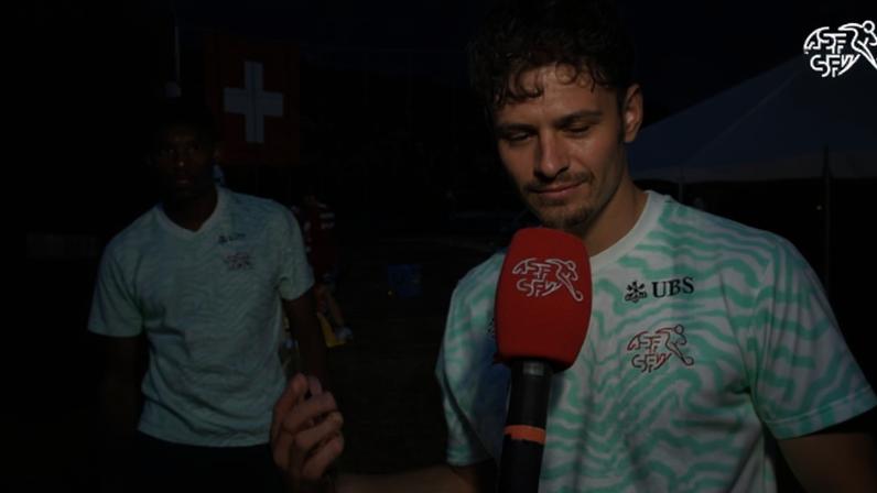 Os atletas da seleção suíça revelam qual jogador de linha se sairia melhor no gol para defender um pênalti.