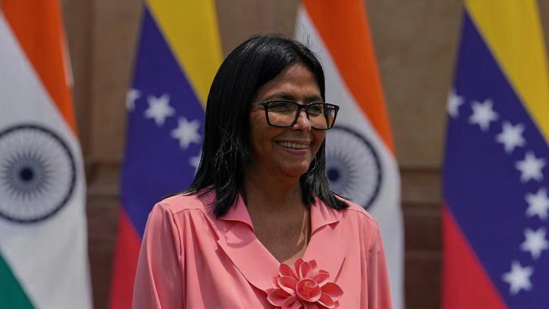 A presidente interina da Venezuela, Delcy Rodriguez, participa de uma reunião em Nova Délhi, Índia