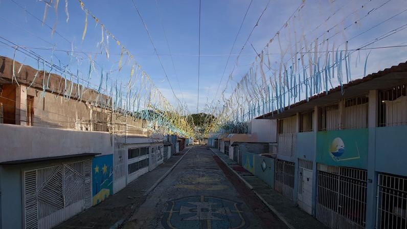 ‘Estadão’ foi em busca de descobrir como as vizinhanças se unem para realizar pinturas e decorações para o Mundial