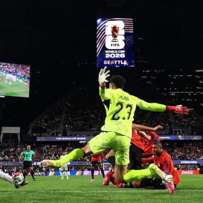 VAR salva o Egito no fim e empate com o Irã garante vaga histórica na Copa