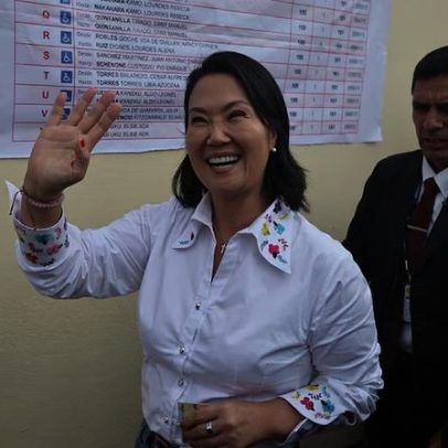 Keiko Fujimori mantém vantagem externa e se aproxima da presidência do Peru