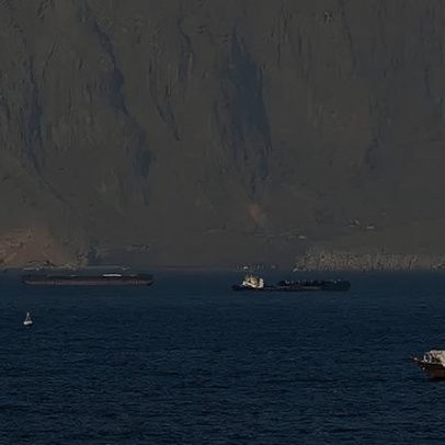 Três marinheiros indianos mortos por míssil norte-americano perto de Omã