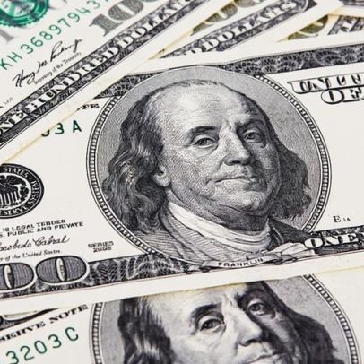 Dólar cai e Bolsa patina diante de petróleo volátil e impasse no Irã