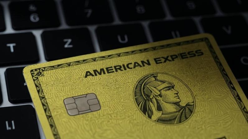 Ainda na década de 1950 a American Express entrou no mercado de cartões de crédito e se firmou no ramo como sinônimo de exclusividade e produtos premium