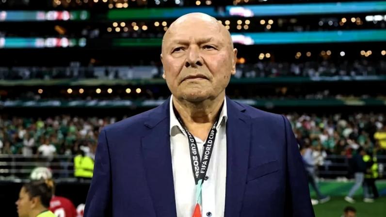 Koubek tem contrato com a seleção até a próxima Euro –