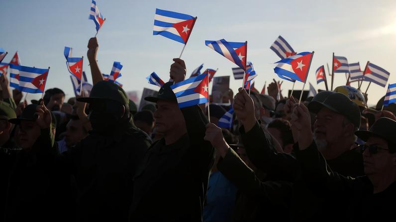 Bandeiras em Cuba: país passa por grave crise. (Foto: EFE)