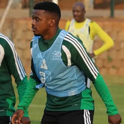 África do Sul adia viagem para a Copa do Mundo, gerando críticas