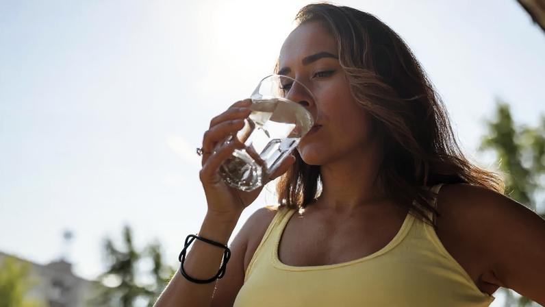 Descubra a quantidade ideal de água para seu corpo