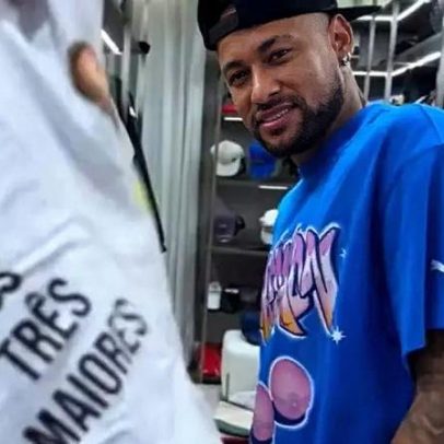 Neymar e Messi em foto de cuecas; Neymar diz que são "os três maiores"