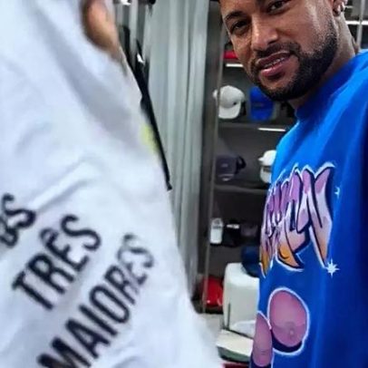 Neymar posta foto com Messi em cuecas e comenta Os três maiores