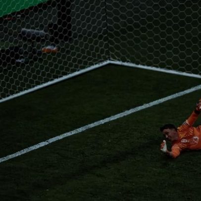Muslera lamenta falhas que eliminaram o Uruguai