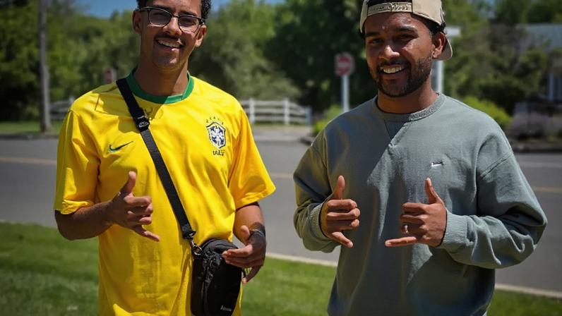 Gabriel recebeu o autógrafo de Galvão Bueno em um Brasil x Costa Rica de 2015, em New Jersey –