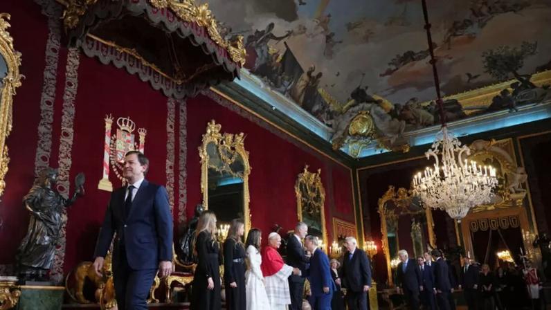 Papa Leão XIV participa de encontro com autoridades e representantes da sociedade civil no Palácio Real de Madri, no início de visita à Espanha.