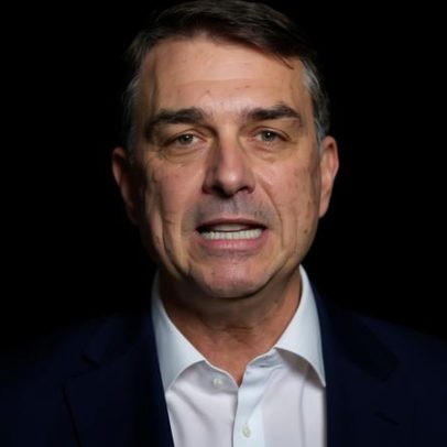 Flávio Bolsonaro: operação contra ONG de produtora não envolve Dark Horse