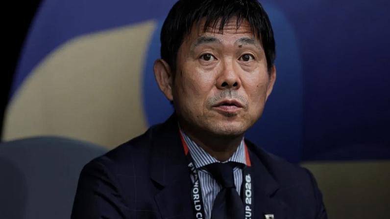 Hajime Moriyasu cumprimenta Ronald Koeman após Japão x Holanda –