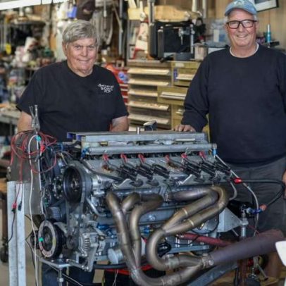 Dois aposentados constroem motor V12 de 1.200 cv para 430 km/h no deserto