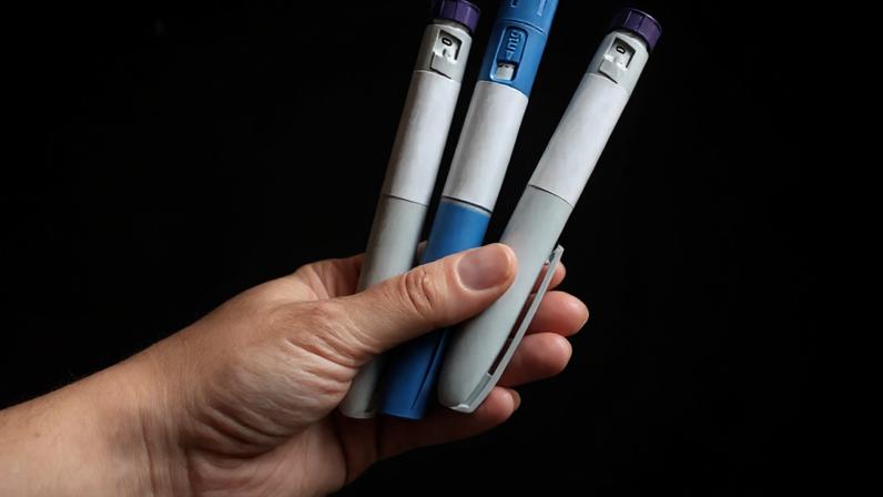 Nem todo mundo acha que remédios como Ozempic e Wegovy estão funcionando, e as razões para isso são múltiplas, com pesquisas indicando que 10% a 30% dos pacientes podem não responder como o esperado e estes medicamentos. KaterynaBorodina/ Shutterstock