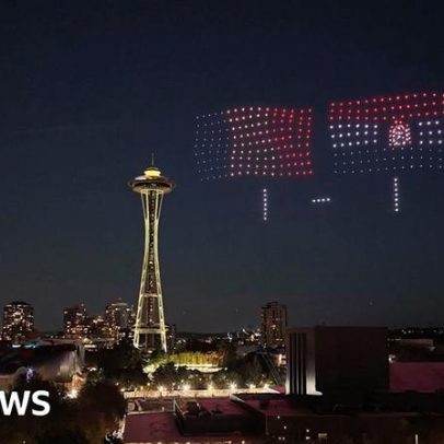 Drones criam o primeiro placar da FIFA no céu de Seattle