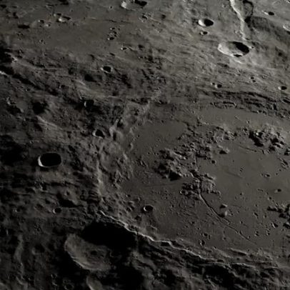 Detonar o arsenal nuclear da Terra 130 vezes para formar cânions lunares