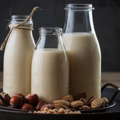 Intolerância à lactose? 4 bebidas vegetais para substituir o leite