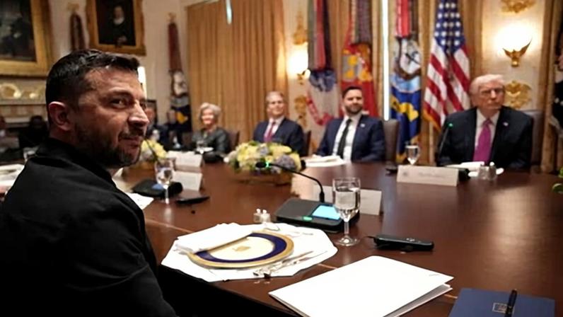 Volodymyr Zelenskyy meets with Donald Trump and members of his Cabinet at the White House in 2025. Trump will reportedly not hold a bilateral meeting with Zelenskyy at the G7.