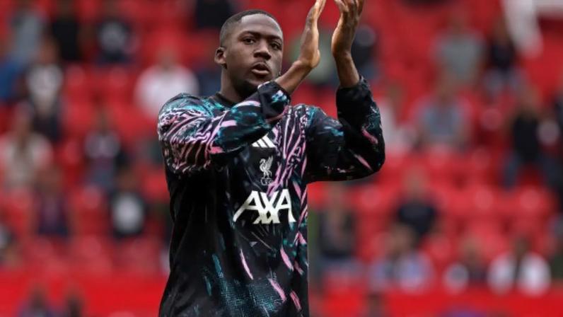 Konaté em ação com a camisa do Liverpool na Premier League –