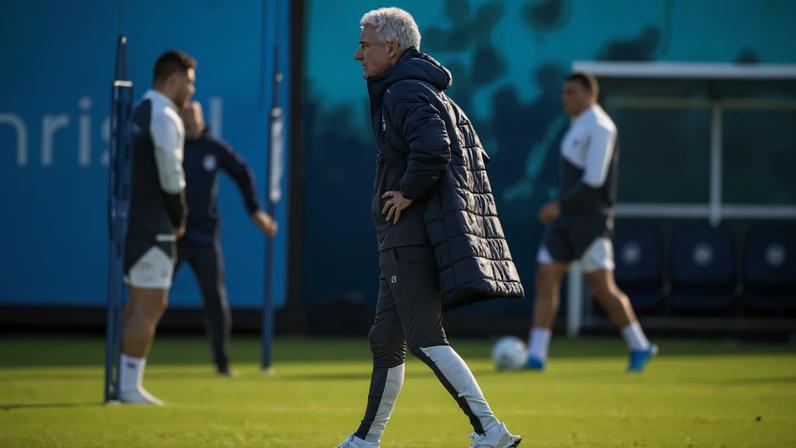 Primeiro treino do Grêmio após férias tem desfalques –