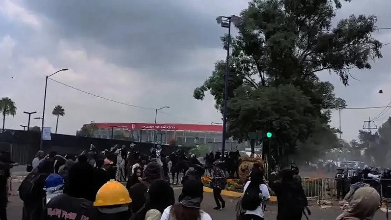 Protestos nos arredores da abertura da Copa geram bombas, correria e ação da polícia –
